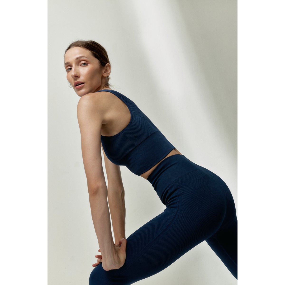 Brassière de sport femme Kitanda maintien moyen bretelles coussinets amovibles bleu marin, BORN