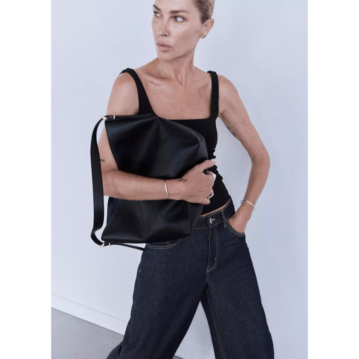 Grand sac seau à boucle noir, MANGO