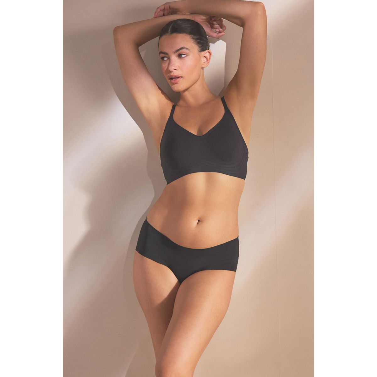Soutien-gorge effet lissant sans armatures noir, NEXT
