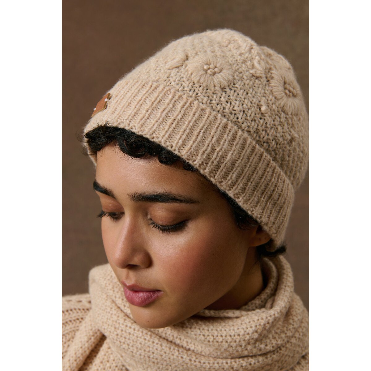 Bonnet brodé, ALINIOU beige, LOUISE MISHA