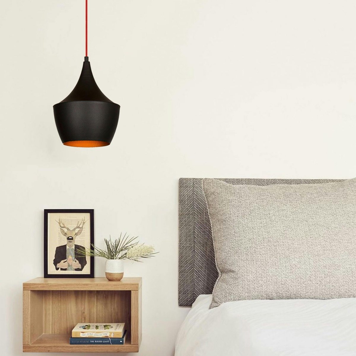Suspension moderne noire mate câble rouge, forme cloche SILE noir, PIER IMPORT