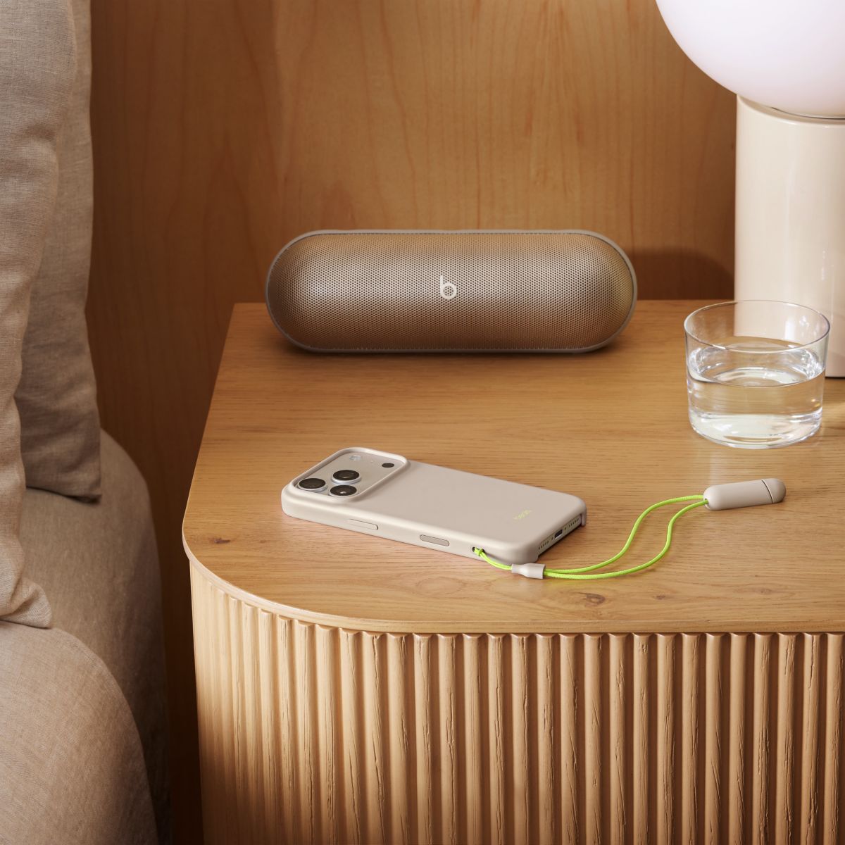Coque iPhone 17 Pro Magsafe stand Gris gypse couleur unique, BEATS BY DR,DRE