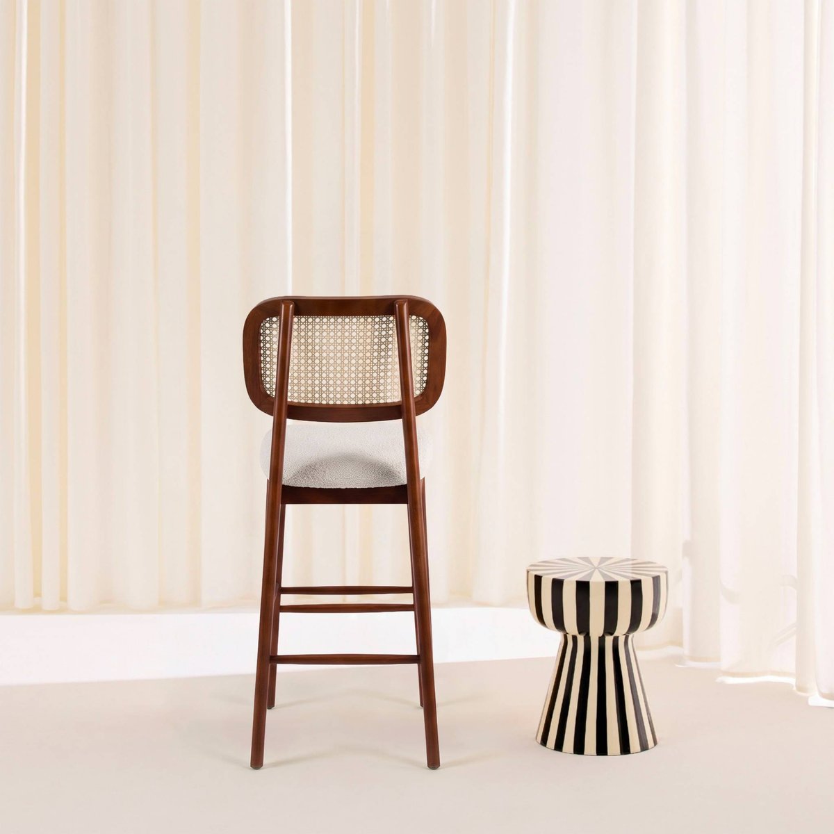 Tabouret de bar bois d'hévéa cannage et bouclette 66,5cm (lot de 2) MANI noyer, SWEEEK