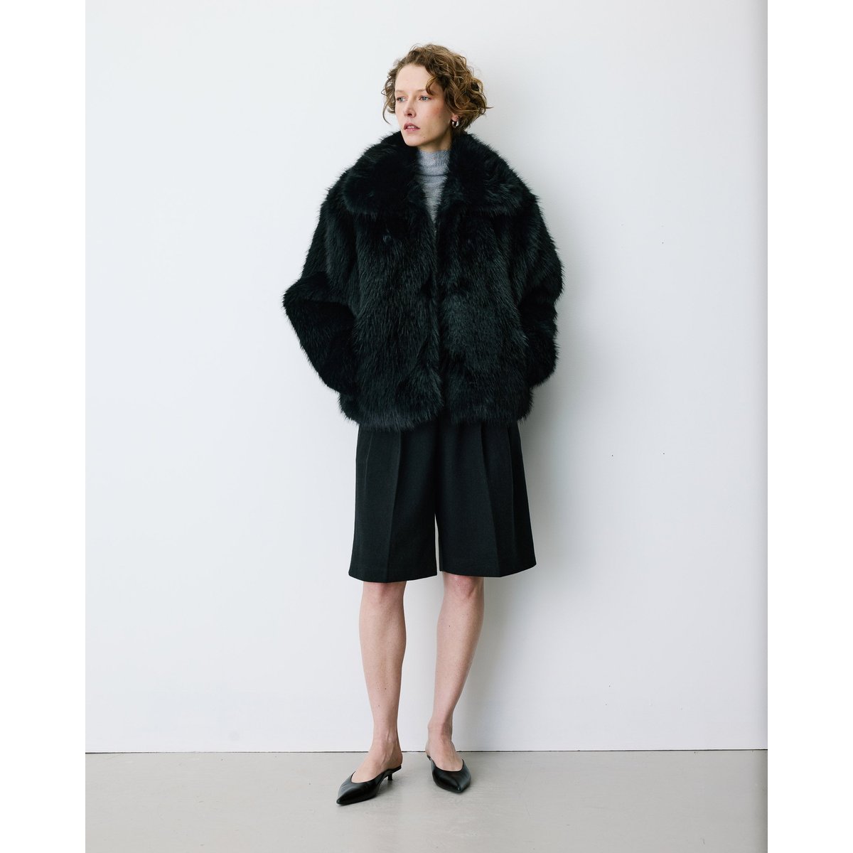 Manteau en Imitation fourrure col large noir Billie noir, GRACE & MILA