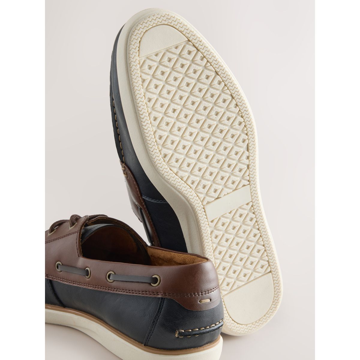 Chaussures bateau compensées confortables fauve/bleu marine, NEXT