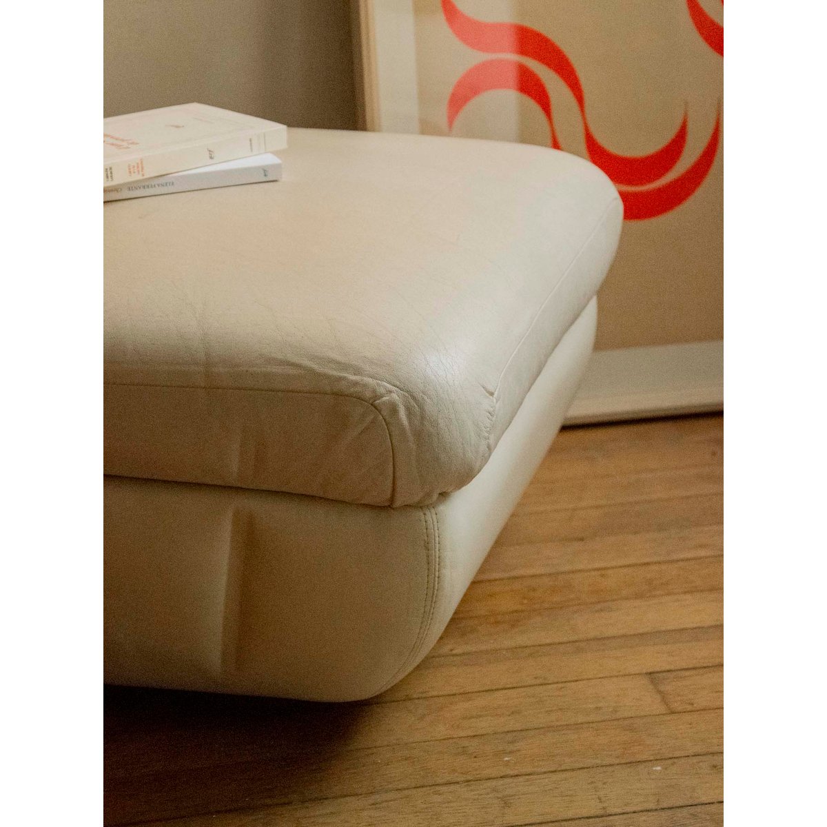 Pouf confortable en cuir beige Jean-Philippe N°95 - Bon état beige, DEBONGOUT