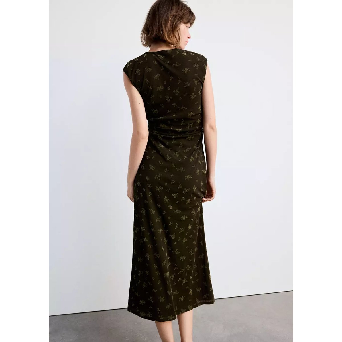 Robe en velours dévoré froncée marron, MANGO
