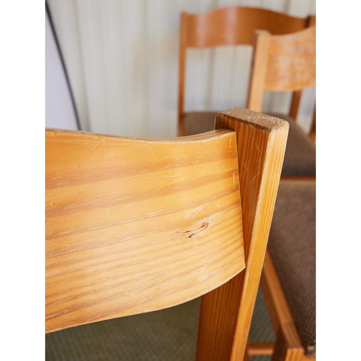Lot de 4 chaises style scandinave en pin Alma N°1766 - Bon état bois clair, DEBONGOUT