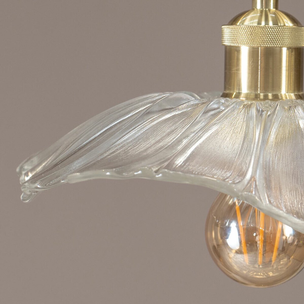 Carissa Glass Flower Pendant Light gold-coloured, SO'HOME