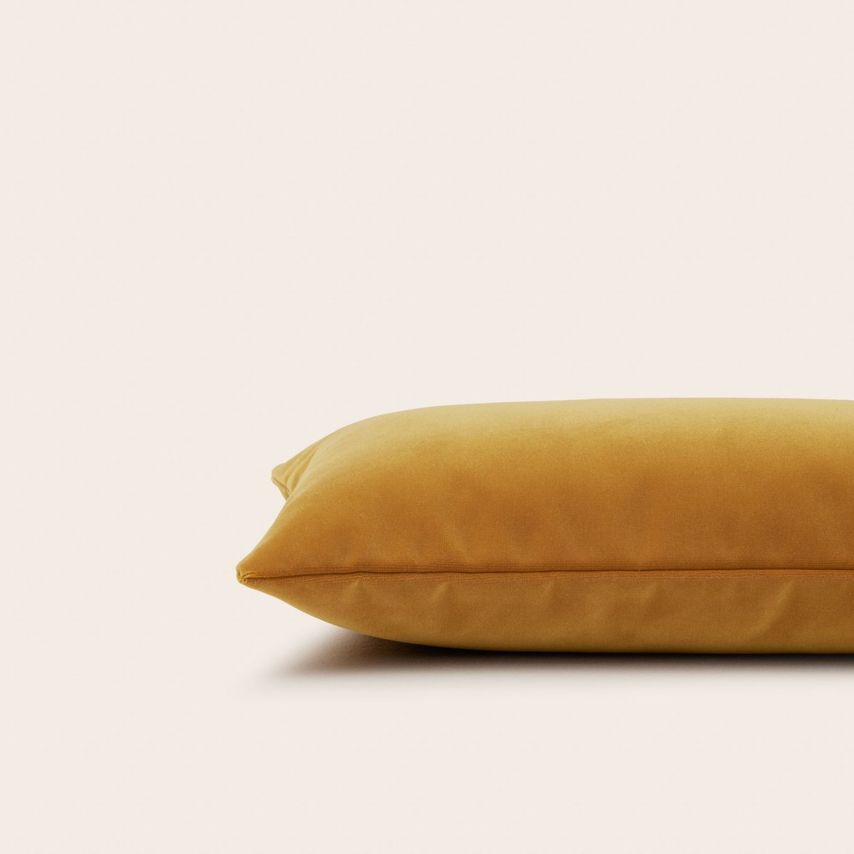 Housse De Coussin en Velours mat MATIA ocre, MADURA