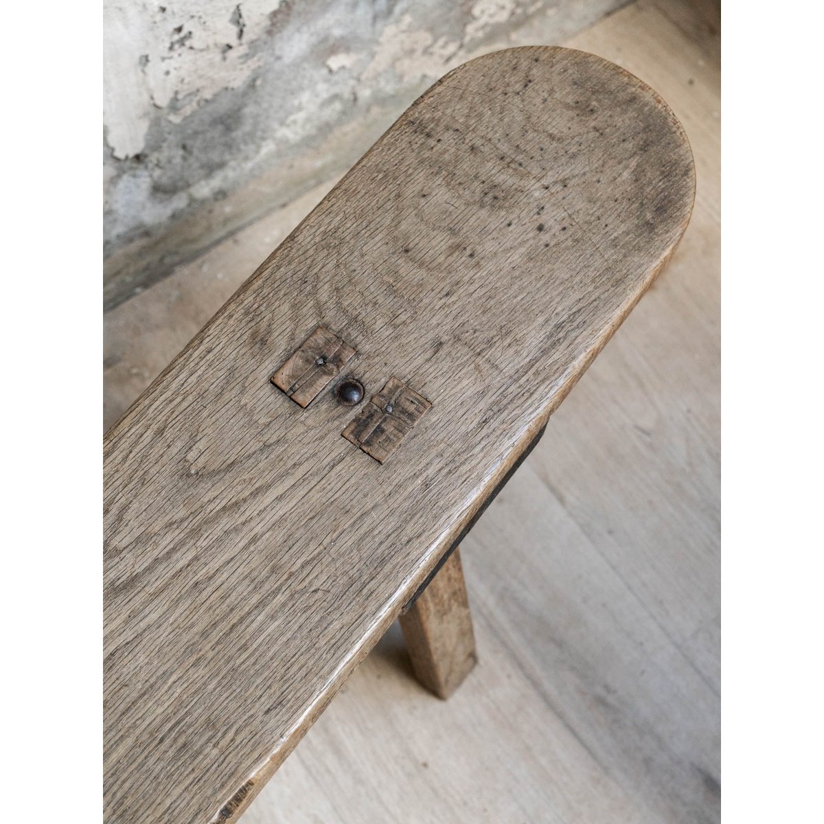 Long banc en bois Antoine N°541 - Bon état gris, DEBONGOUT