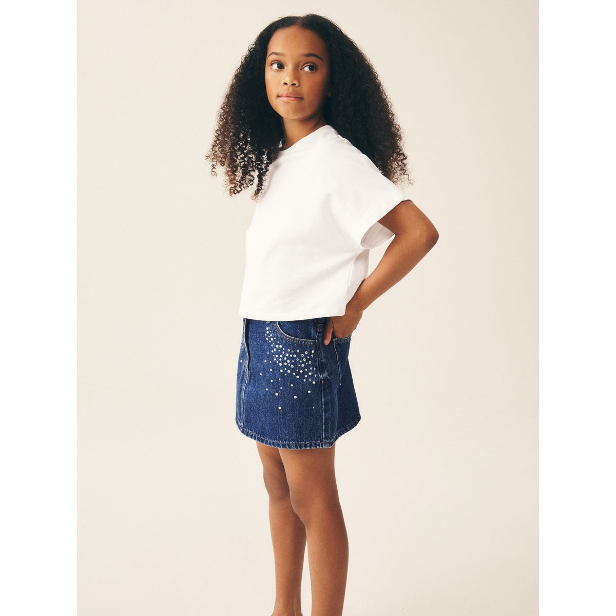 Jupe en denim détail de strass bleu moyen, NEXT