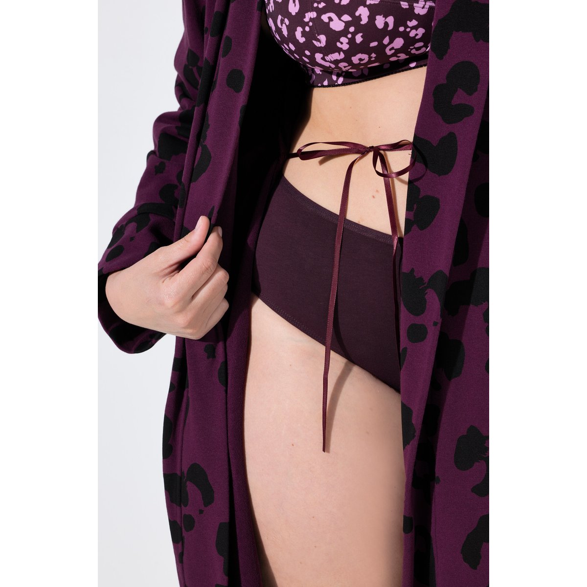 Peignoir en tissu éponge, motif léopard prune foncé, ULLA POPKEN