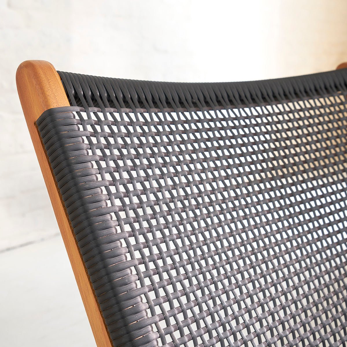 Fauteuil en teck massif et tissage LINA marron, BERAH GETAH