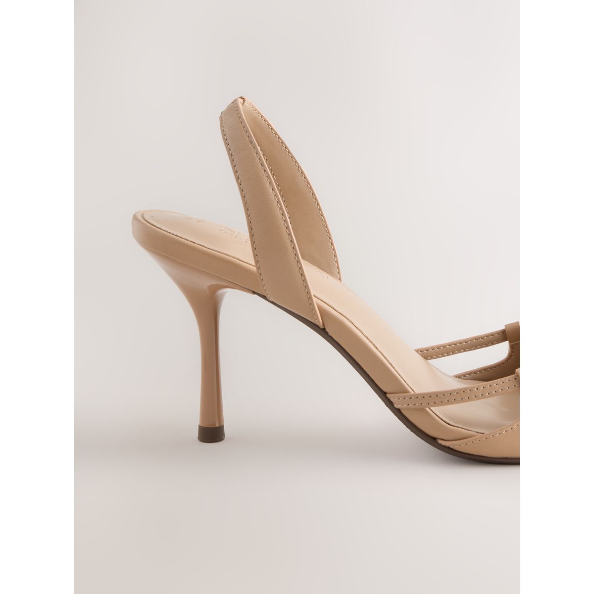 Chaussures à talons/bride arrière/découpes camel, NEXT