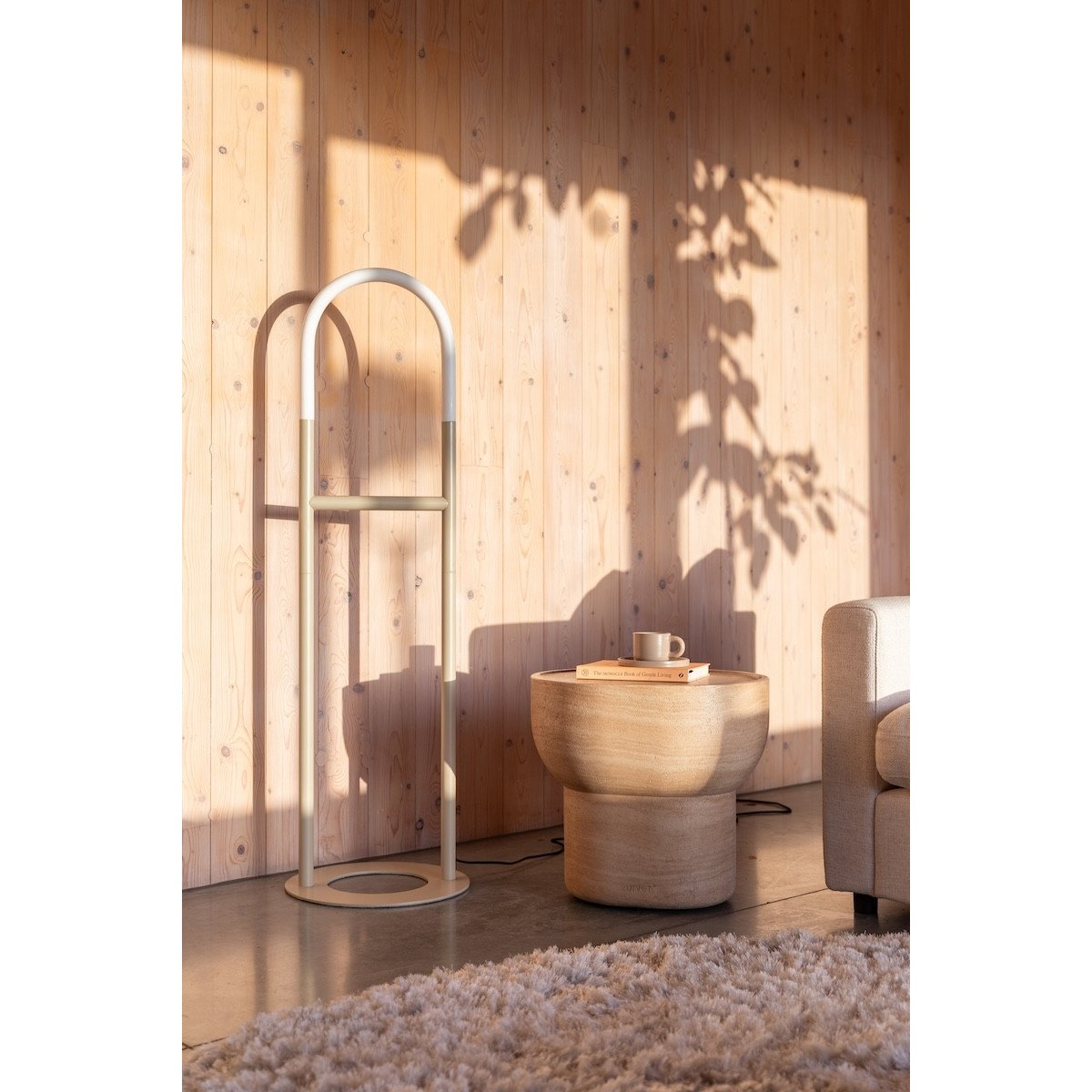Table basse ronde en béton finition travertin - NOBLE beige, ZUIVER