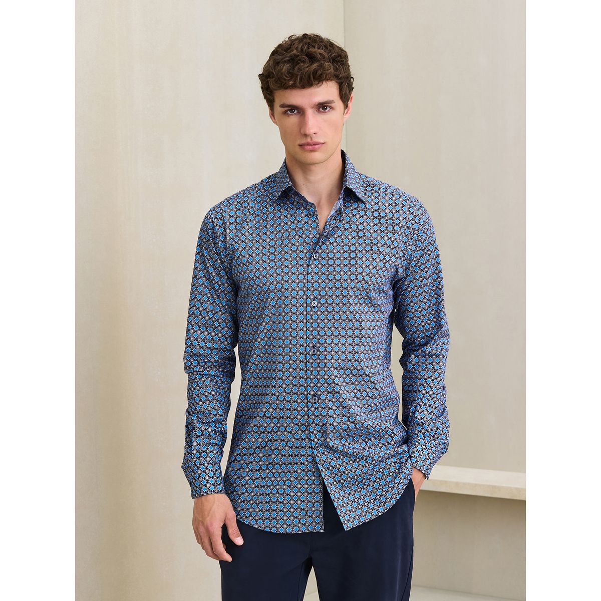 Chemise slim habillée en coton stretch bleu, NEXT