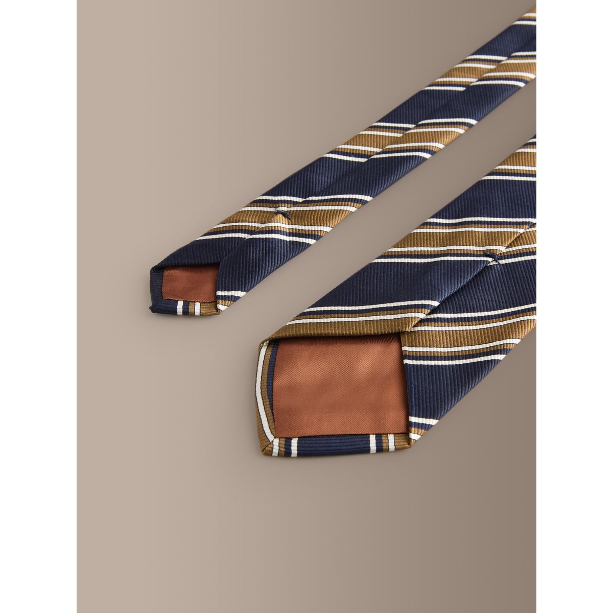 Cravate rayée en soie italienne signature bleu marine/ocre, NEXT