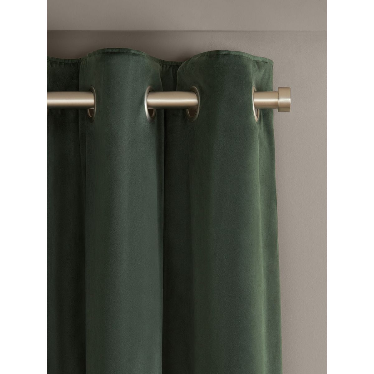 Rideaux à œillets en velours mat vert foncé, NEXT