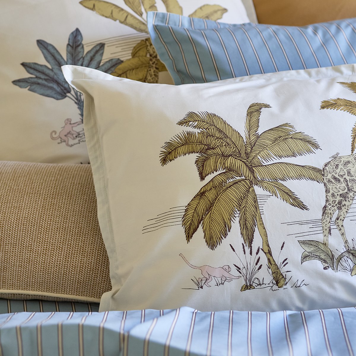 Taie d'oreiller imprimée L'OASIS beige doux, SYLVIE THIRIEZ