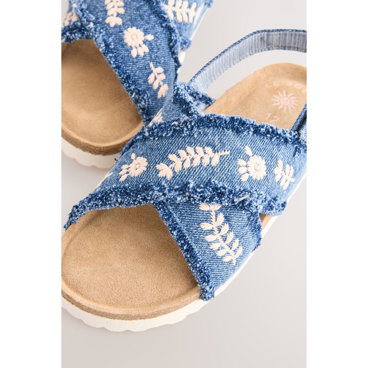 Sandales à enfiler avec semelle en liège denim brodé, NEXT