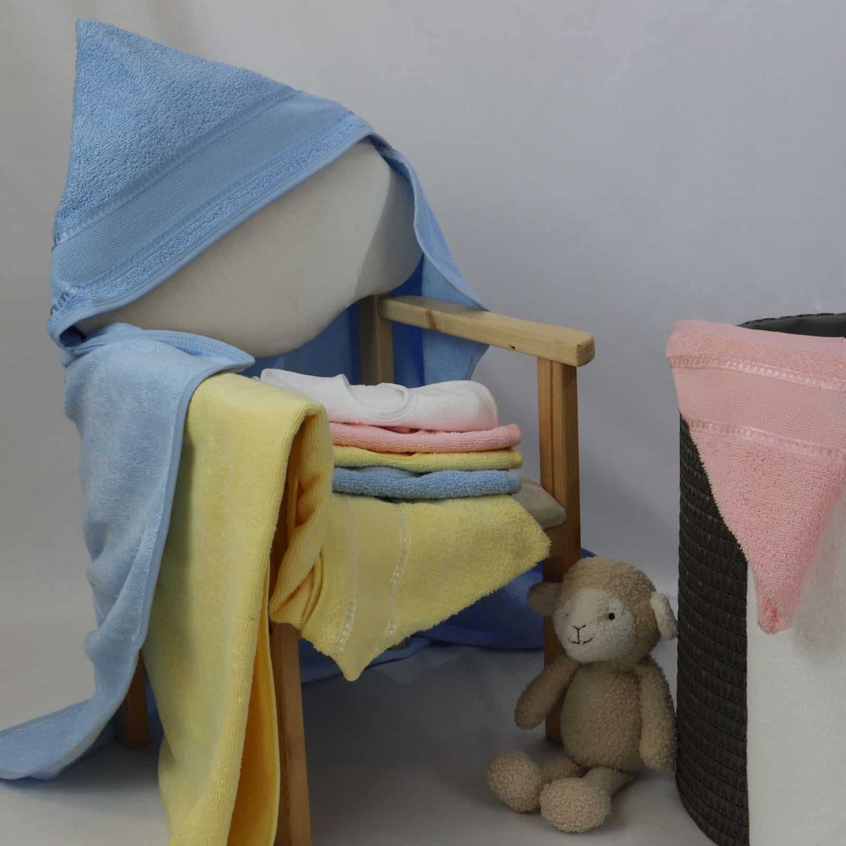 Coffret de naissance bavoir et cape à broder QUEIDA bleu, LINANDELLE