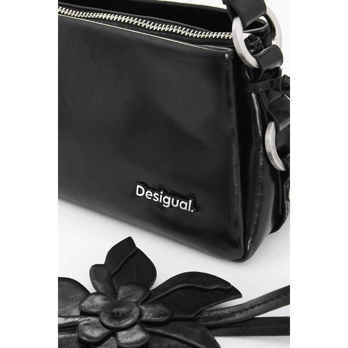 Sac moyen effet cuir charm noir, DESIGUAL