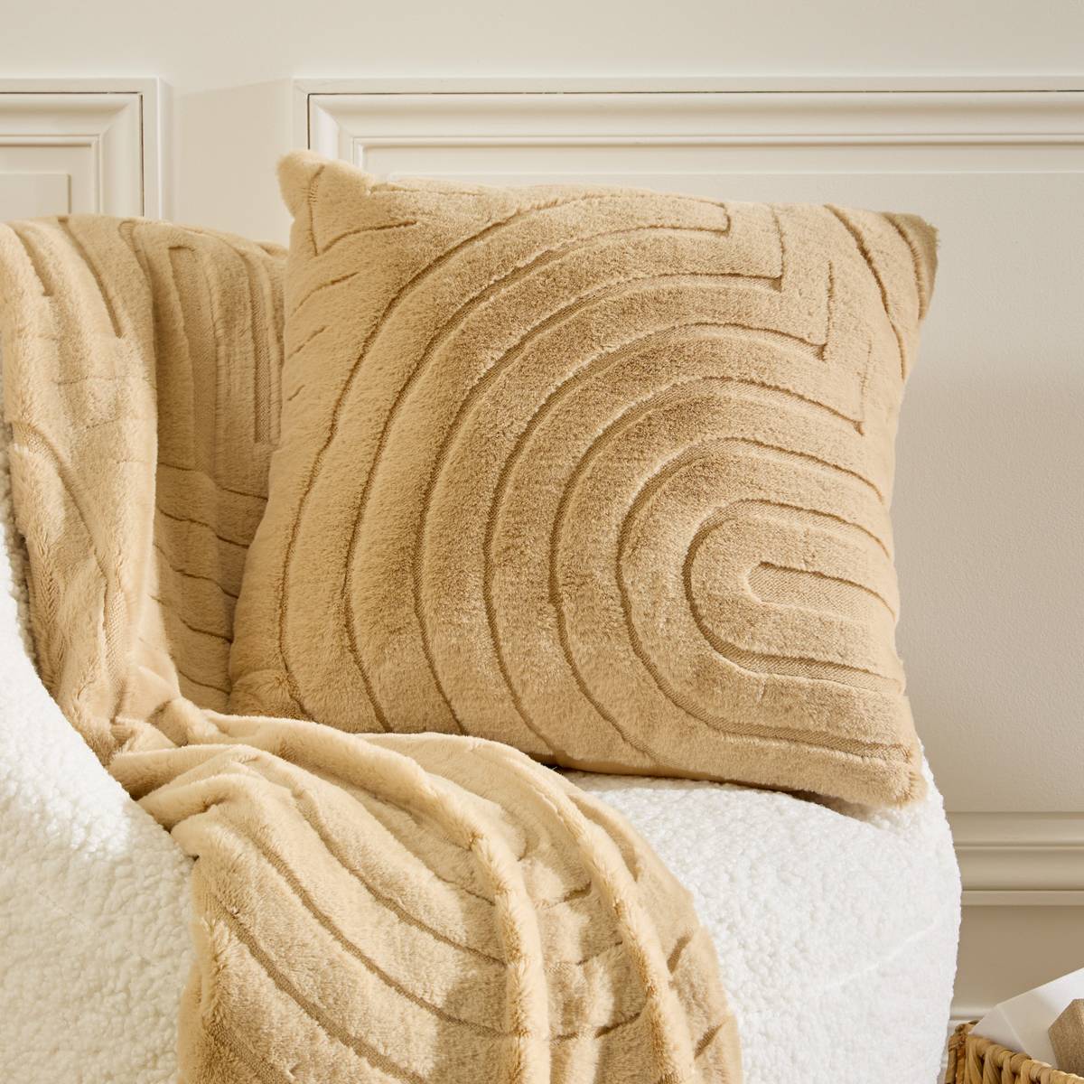 Coussin carré en imitation fourrure ARKA beige lin, ATMOSPHERA