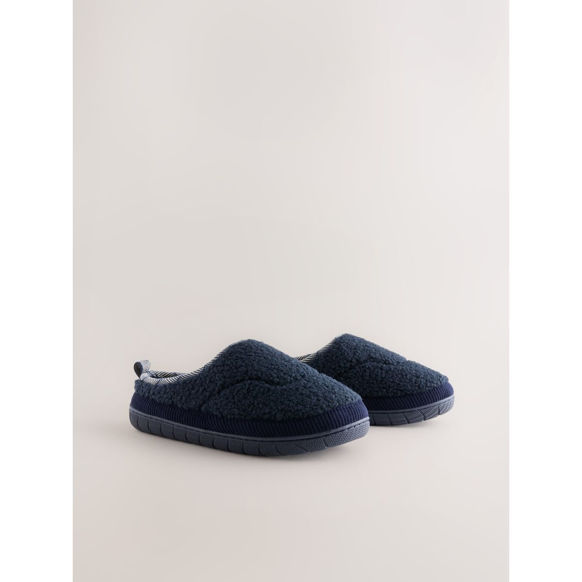 Chaussons mules en peau lainée bleu marine, NEXT