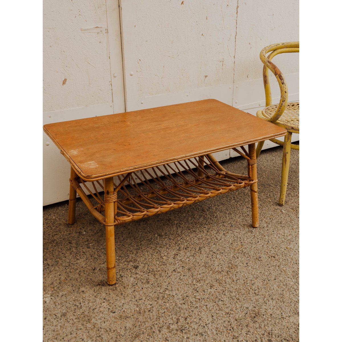 Table d'appoint en rotin Francine N°978 - Bon état bois clair, DEBONGOUT