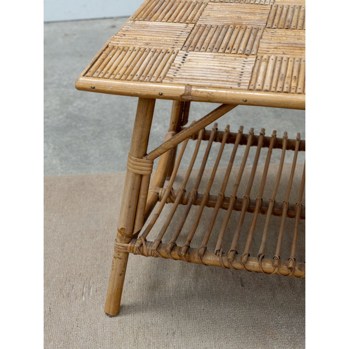 Table basse vintage en marqueterie de rotin Léonie N°1050 - Bon état naturel, DEBONGOUT