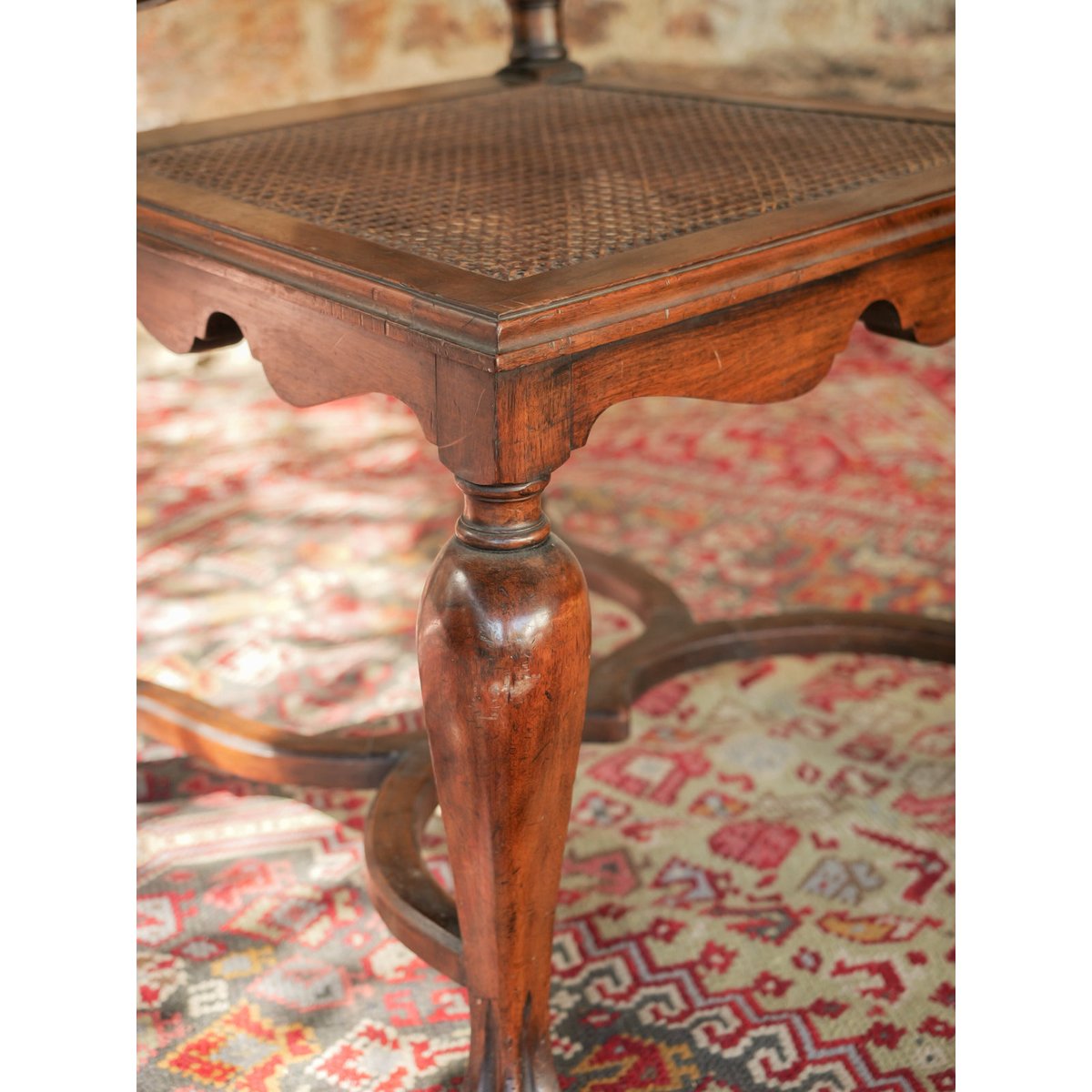Grande chaise de style italienne Claude N°1648 - Bon état bois foncé, DEBONGOUT