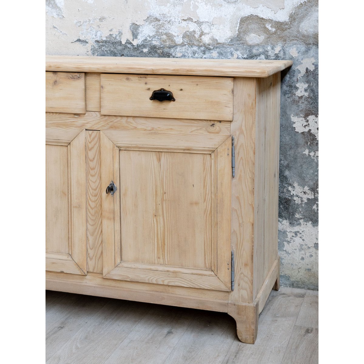 Buffet en bois clair Gilbert N°1914 - Bon état bois clair, DEBONGOUT
