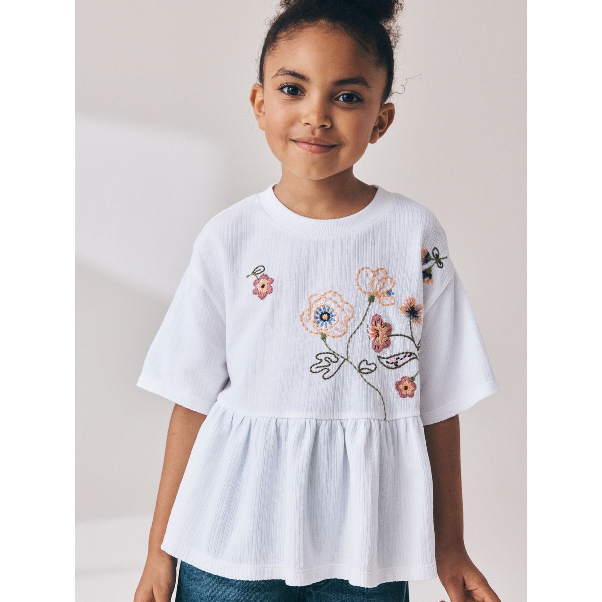 T-shirt brodé à basque imprimé fleuri blanc, NEXT