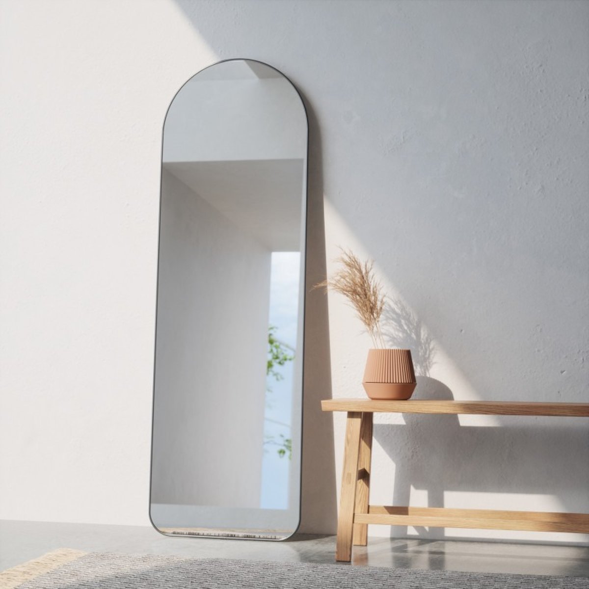 Grand miroir à poser au sol HUBBA ARCHED gris, UMBRA