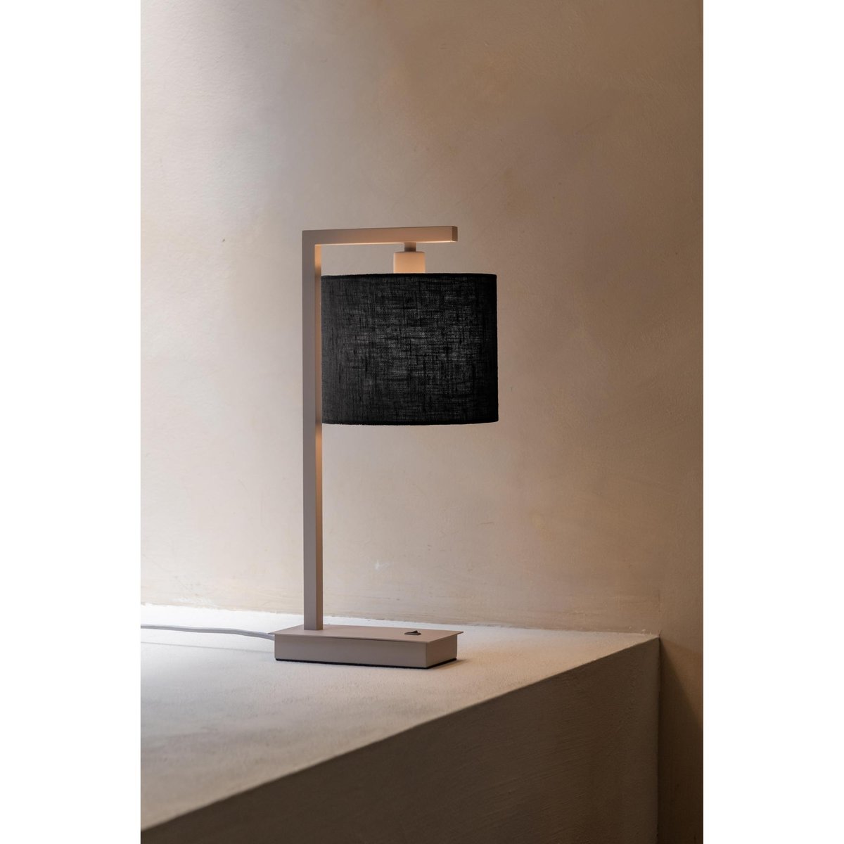 Lampe De Table Métal BOSTON noir, IT'S ABOUT ROMI