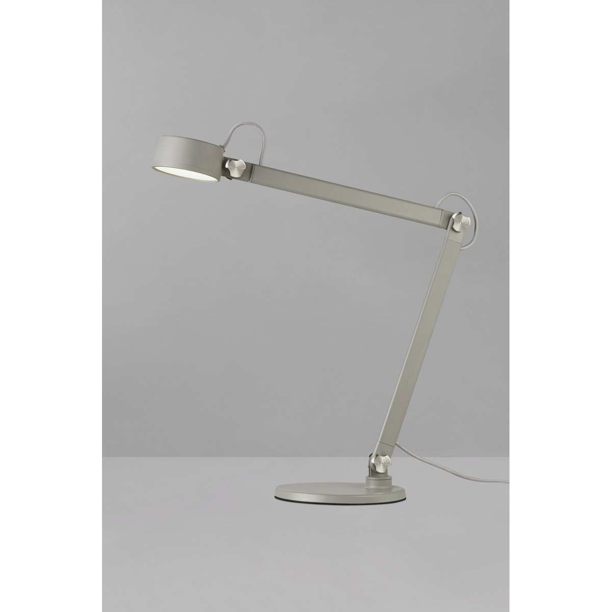 Lampe à poser dimmable sur interrupteur tactile en métal, NOBU gris, DESIGN FOR THE PEOPLE
