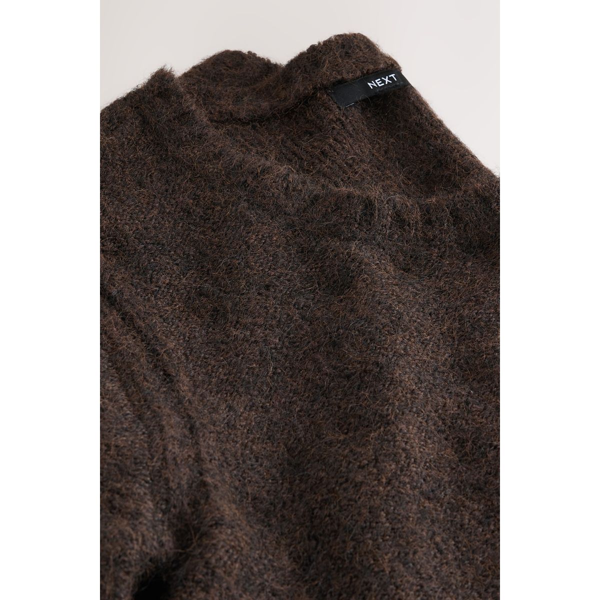Pull à encolure dégagée avec laine marron chocolat, NEXT