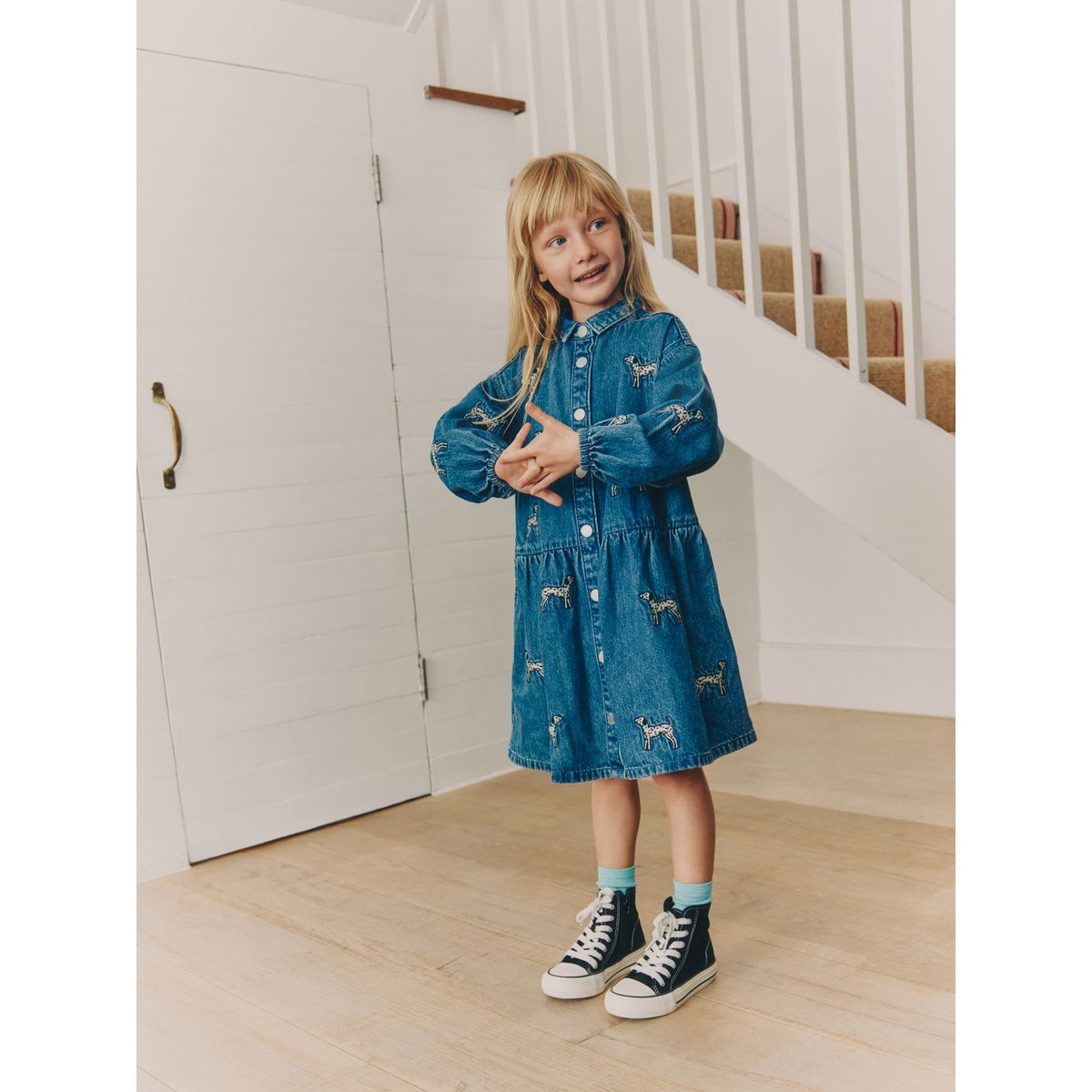 Robe en jean à superpositions et chien brodé bleu, NEXT