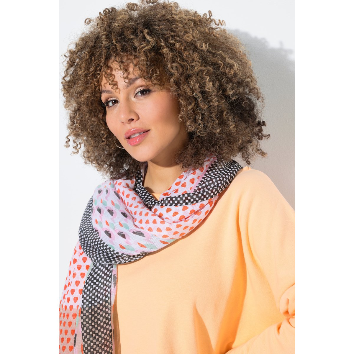 Écharpe motif cœurs, avec bordure corail, ULLA POPKEN