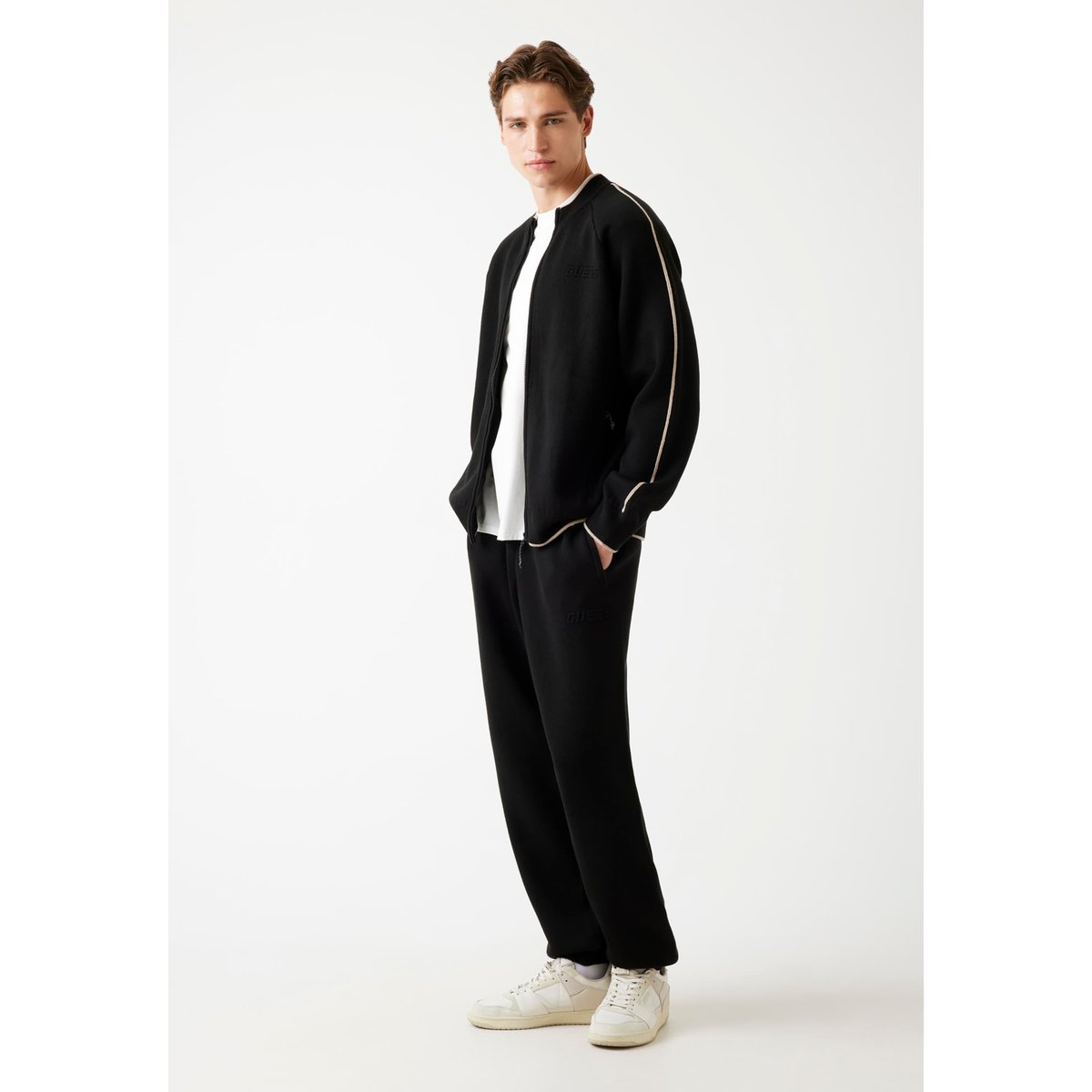 Jogger Logo Coupe Regular noir, GUESS