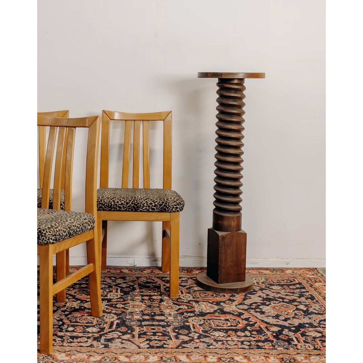 Lot de 4 chaises en tissu léopard Claude N°1632 - Bon état léopard, DEBONGOUT