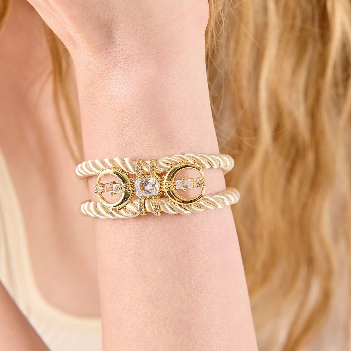Bracelet manchette cordon avec charm EUFORIA blanc, HIPANEMA