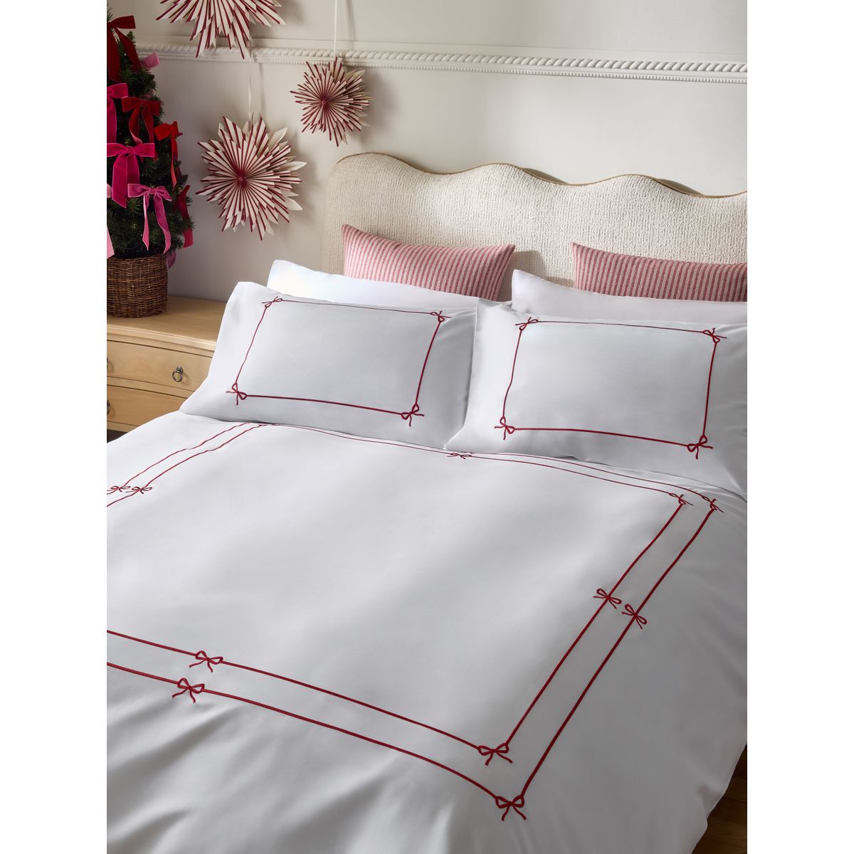 Parure housse satin brodé 200 fils nœuds blancs/rouges, NEXT
