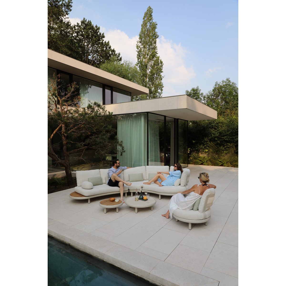 Salon de jardin 7 places, 2 tables, SAONA beige, DEFORA HOME