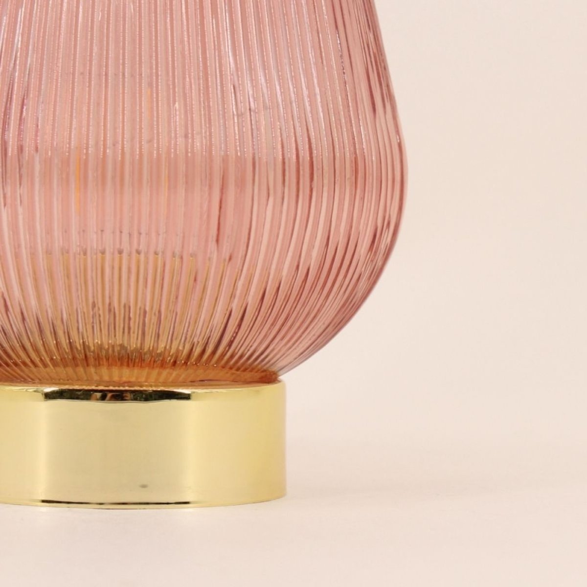 Lampe à poser à piles en verre strié rose 14x12cm rose, ORNAMI