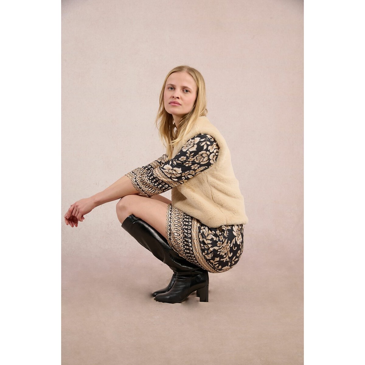 Sleeveless Cardigan in Fluffy Fabric beige, MOLLY BRACKEN