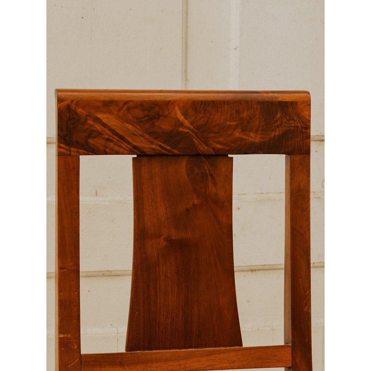 Lot de 3 chaises en bois et tissu rouge Claude N°1705 - Bon état bois foncé, DEBONGOUT