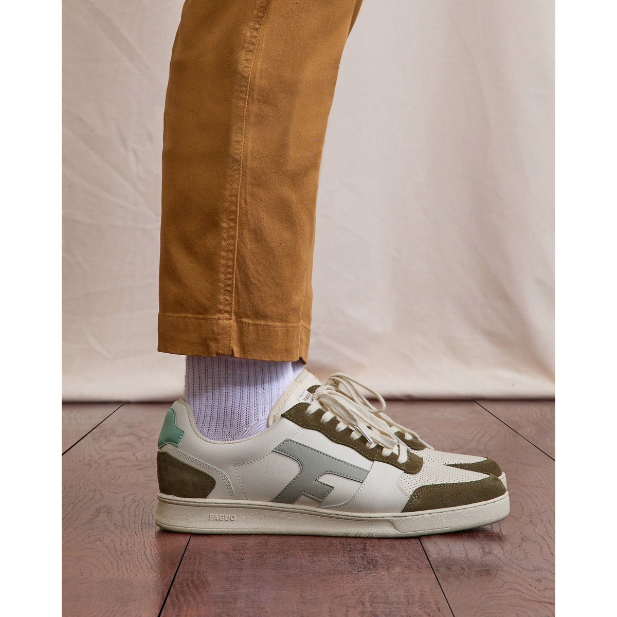 Baskets basses cuir suede HAZEL crème et marron, FAGUO