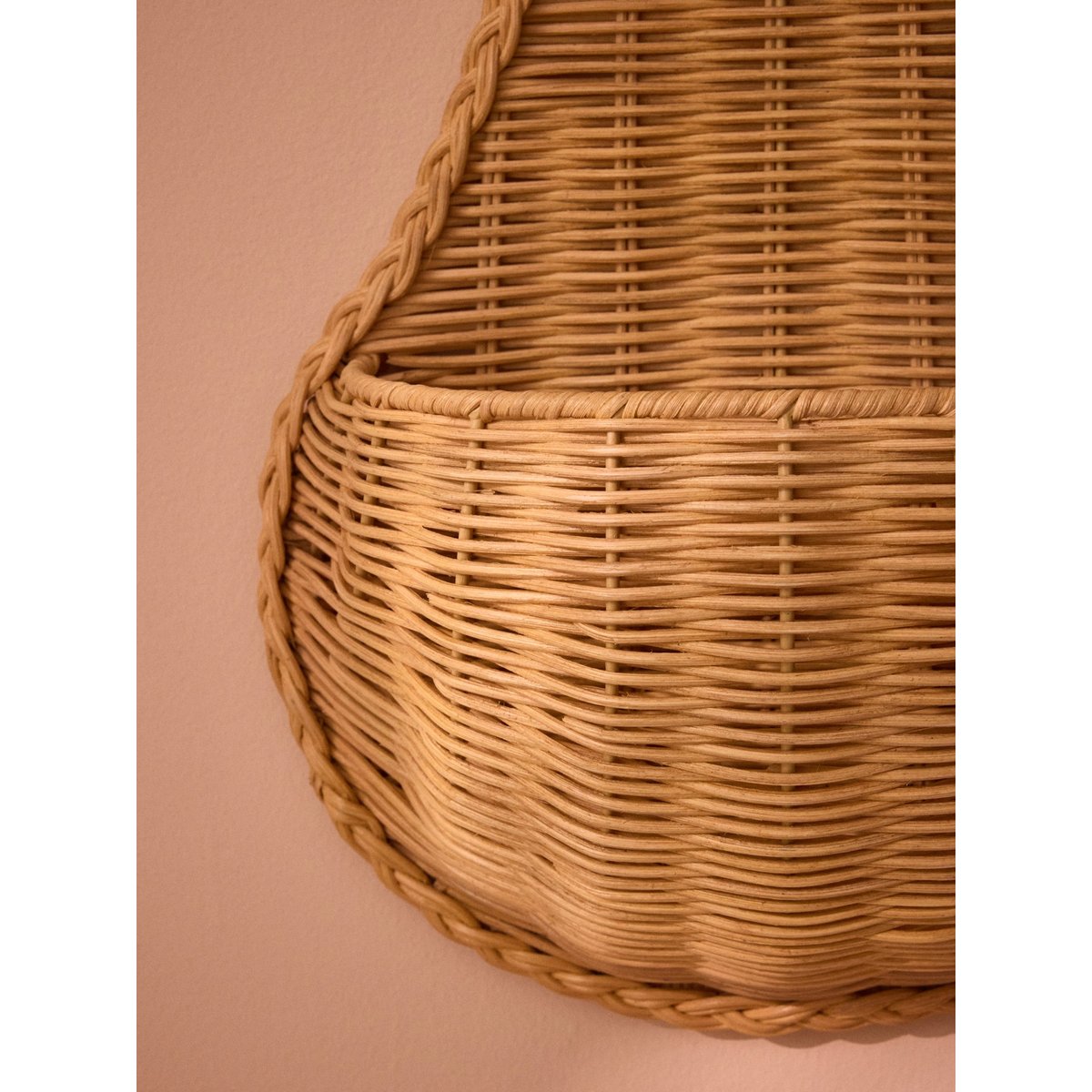 Panier en rotin forme poire bois naturel, CYRILLUS